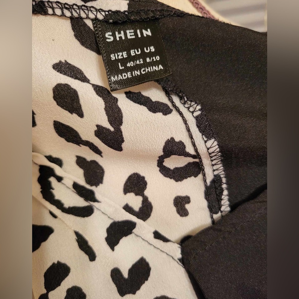 👚5for$15🕶️ Shein top. - Picture 2 of 4